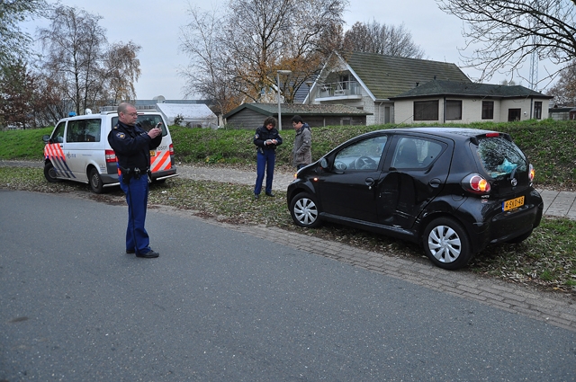 Vrachtwagenchauffeur rijdt door na aanrijding aan de Kloosterheulweg Waalwijk