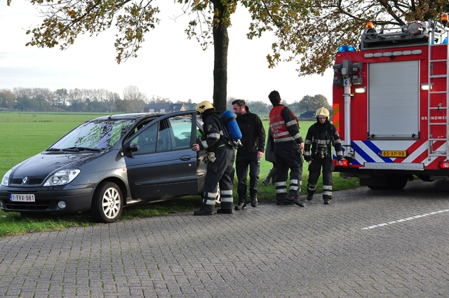 Brandweer rukt uit voor autobrand aan de Drunenseweg Waalwijk