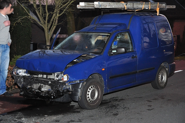 3 auto’s botsen op elkaar op de Winterdijk Sprang-Capelle