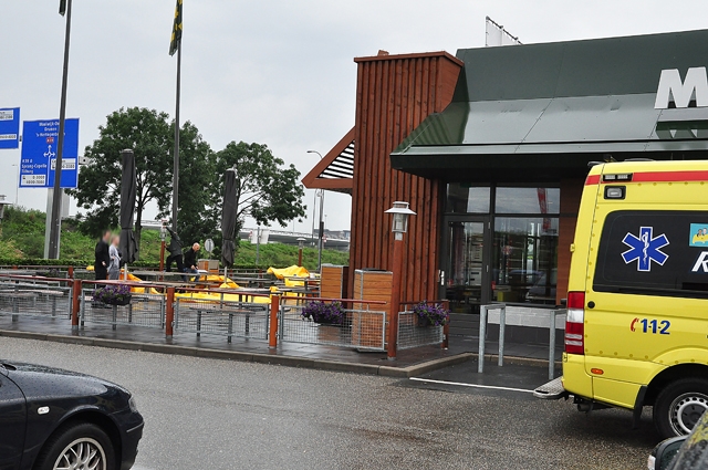Man komt ten val bij werkzaamheden McDonald’s aan de Van Andelstraat Waalwijk