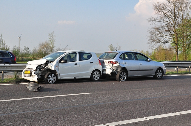 Tollende auto’s na ongeluk op A59 (Maasroute) Waalwijk