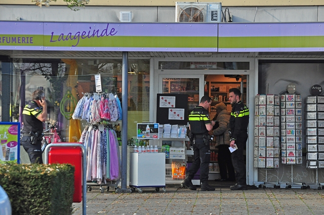 D.I.O. drogist in Waalwijk overvallen; dader met vermoedelijk vuurwapen gevlucht