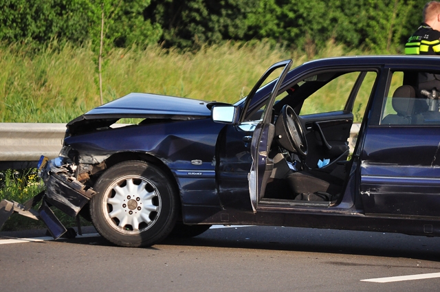 Ongeval tussen drie auto’s op de Midden-Brabantweg Waalwijk