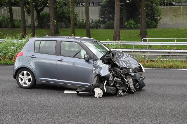 Gewonde bij botsing tussen twee auto’s op A59 bij Waalwijk