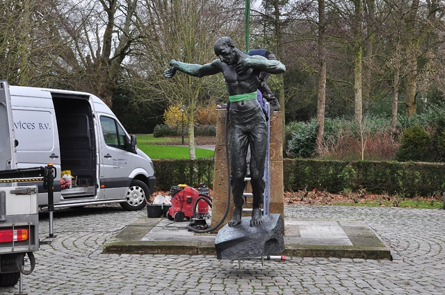 Oorlogsmonument Waalwijk teruggeplaatst na ‘onderhoud’