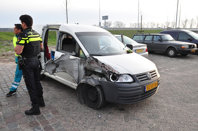Vrachtwagen rijdt door na ongeluk op A59 bij Waalwijk: ‘Ze hebben geluk gehad’