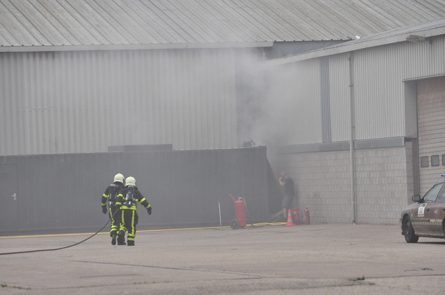 Brandweer met spoed naar containerbrand in Waalwijk, vuur snel onder controle