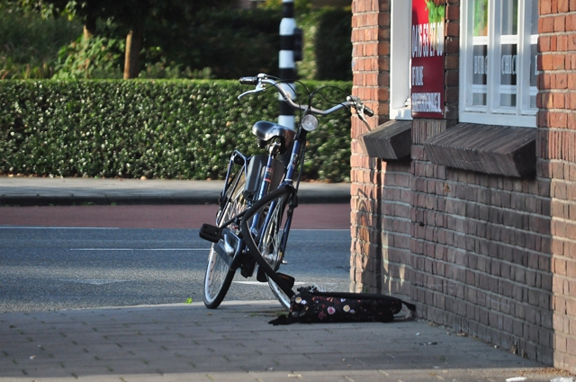 Meisje wordt van fiets gereden in Waalwijk