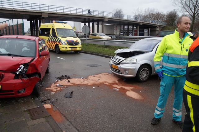 Gewonde bij botsing tussen twee auto’s in Waalwijk
