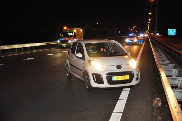 Drie auto’s botsen en rijden tegen vangrail op A59 bij Waalwijk, weg is weer open