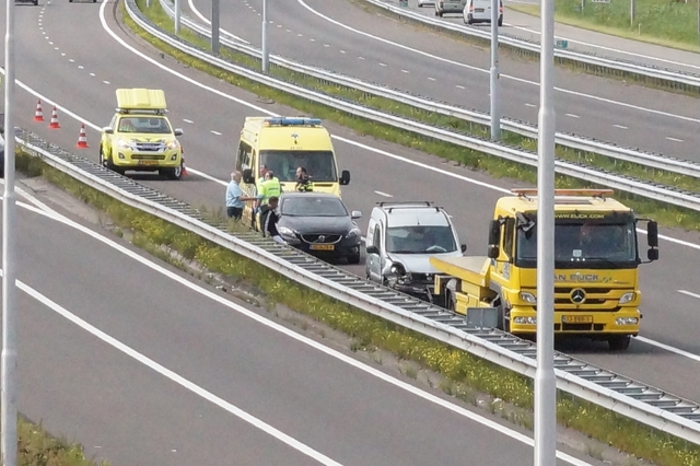 Auto beschadigd na ongeval op A59 bij Waalwijk richting Den Bosch