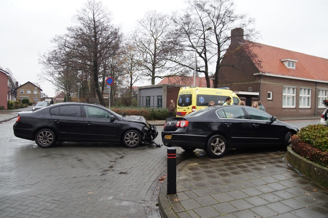 Gewonde gevallen bij botsing tussen twee auto’s in Waalwijk
