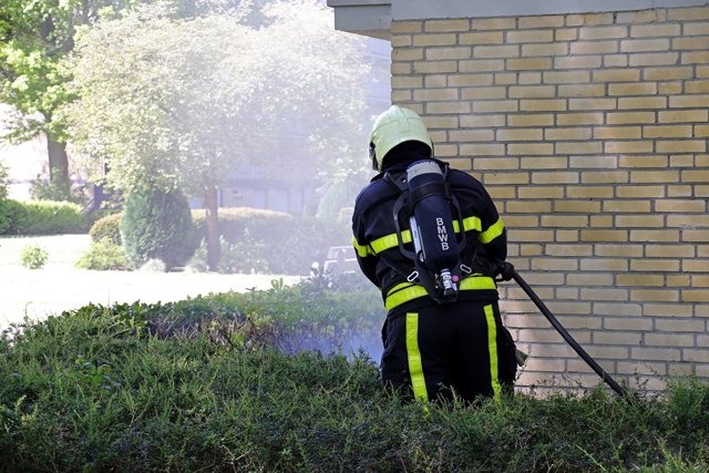 Buitenbrandje aan de Esdoornstraat Waalwijk