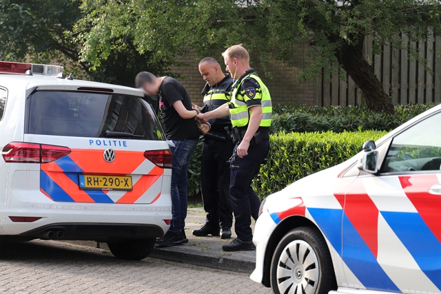 UPDATE: Vijf aanhoudingen in Waalwijk, auto’s en scooters in beslag genomen