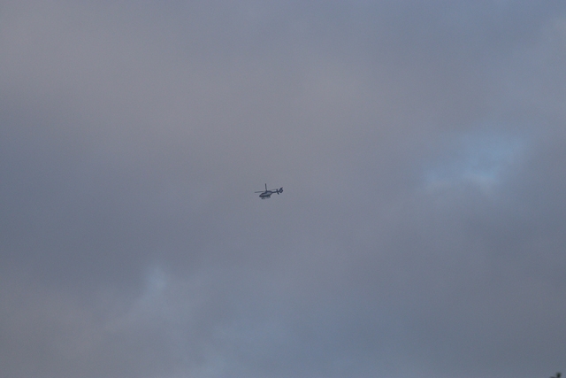 Politiehelikopter boven Waalwijk