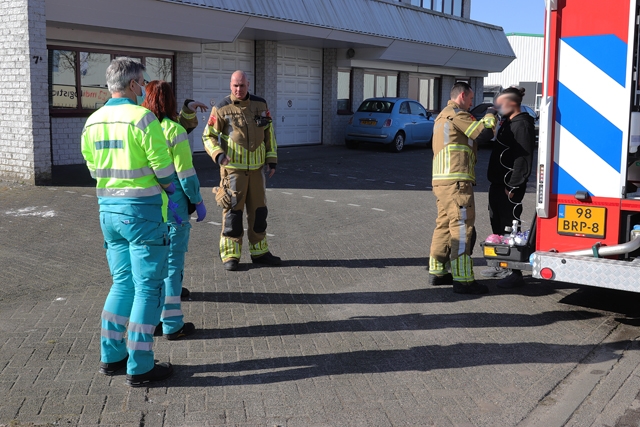 Man krijgt rook binnen bij brand aan de Duikerweg Waalwijk