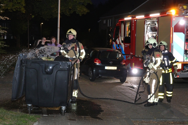 Brandweer rukt uit voor containerbrandje aan de Verdistraat Waalwijk
