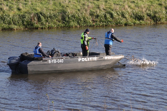 Zoektocht onder water in onderzoek naar dode Bredanaar aan de Valkenvoortweg Waalwijk
