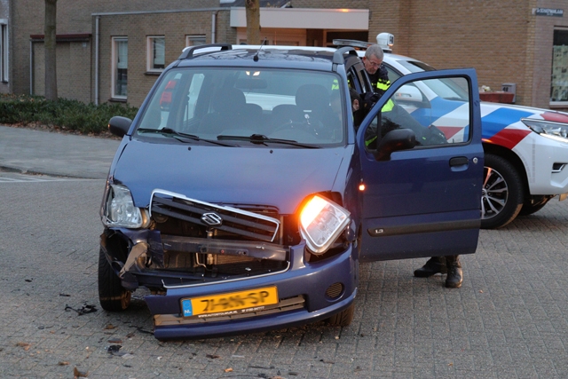 Aanrijding op kruising aan de Prof. Nolenslaan Waalwijk