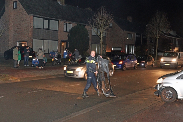 Pizzabezorger komt in botsing met auto aan de Burg. Smeelelaan Waalwijk