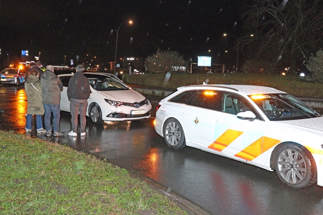 Automobilist botst achterop politievoertuig aan de Noorder-Allee Waalwijk