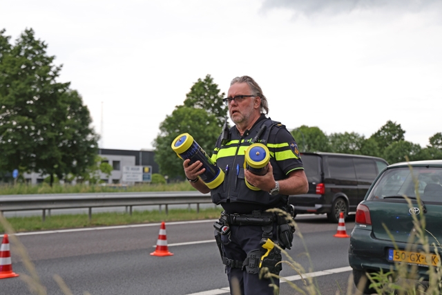 Politiehelikopter achtervolgd bestuurder met flessen lachgas op de A59 (Maasroute) Waalwijk