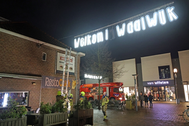 Led verlichting “Welkom in Waalwijk” vliegt in brand aan de Stationsstraat Waalwijk