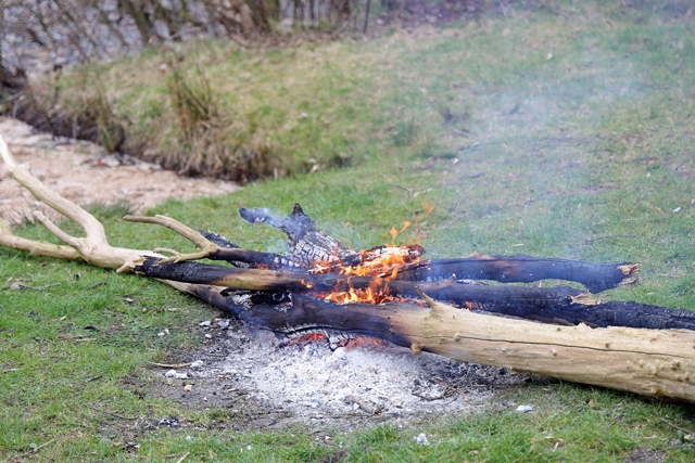 Brandweer rukt uit voor een buitenbrand in bossen aan de Drunenseweg Waalwijk