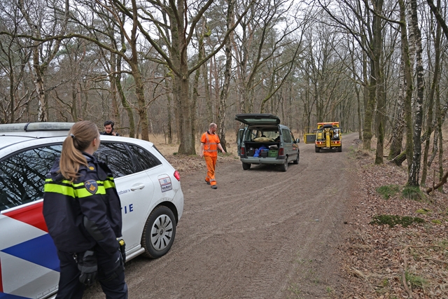 Politieachtervolging door Waalwijk eindigt in bosgebied Drunen