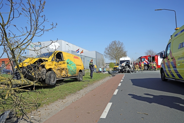 Drie gewonden bij botsing op kruising aan de Kleiweg Waalwijk