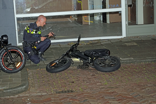 Jongen op fatbike botst op auto in Waalwijk en raakt lichtgewond
