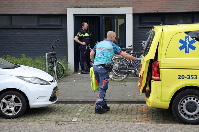 Vrouw zit met hand vast in keukenmachine aan de Noordstraat Waalwijk