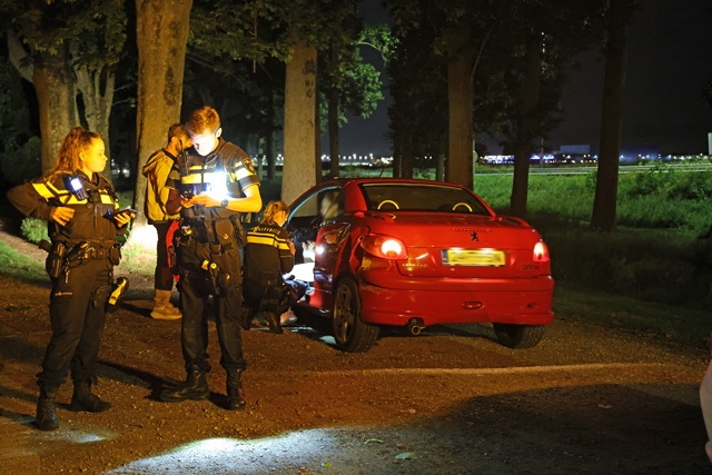 Spookrijdster veroorzaakt bijna ongeluk op A59 bij Waalwijk – onder invloed aangehouden
