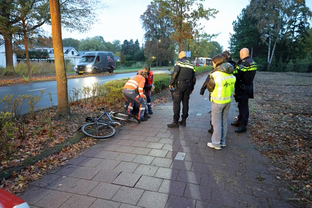 Fietser gewond bij botsing met elektrische scooter aan de Akkerlaan in Waalwijk