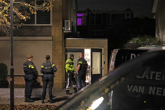 Politie valt woning binnen aan Venkelstraat na melding over mogelijk vuurwapen