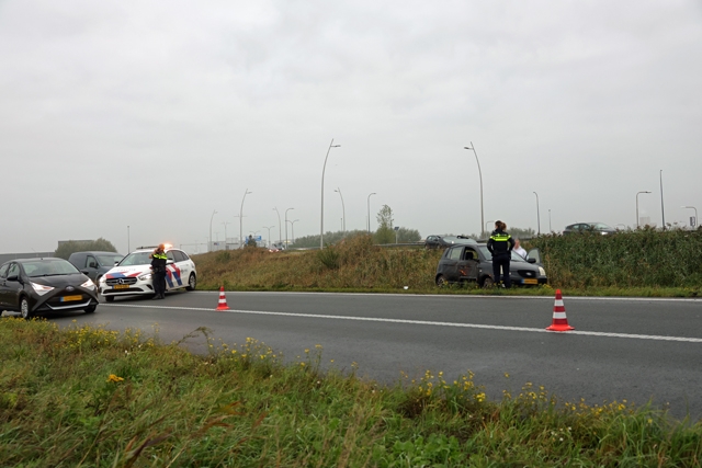 Bestuurster verliest macht over stuur bij oprit Midden-Brabantweg in Waalwijk