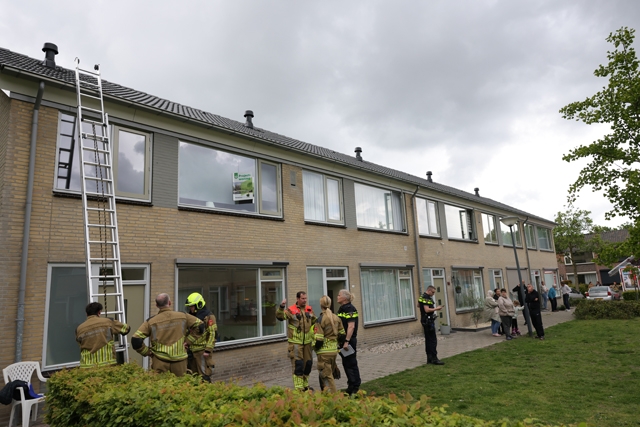 Brandweer rukt uit voor ‘dakbrand’ Wijnruitstraat: Rooktest riool blijkt oorzaak