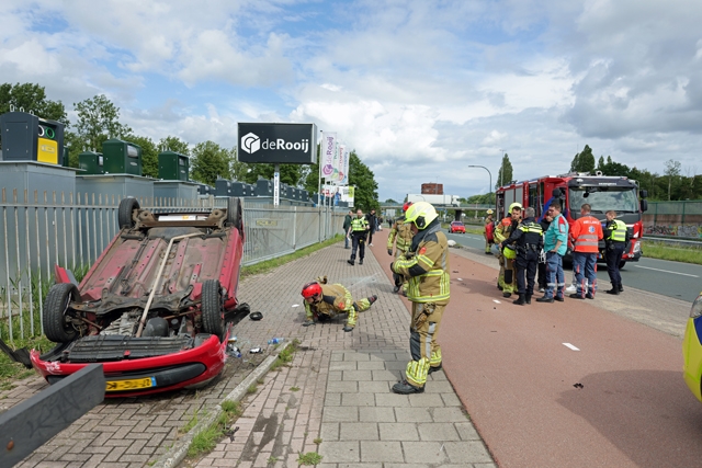 Auto slaat over de kop op Altenaweg: Bestuurder test positief op drugs