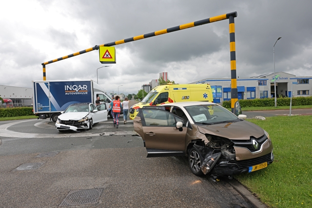 Opnieuw raak op beruchte kruising Kleiweg / Vijzelweg: Twee auto’s zwaar beschadigd na voorrangsfout