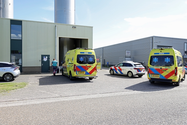 Inzet hulpdiensten na bedrijfsongeval aan de Vijzelweg