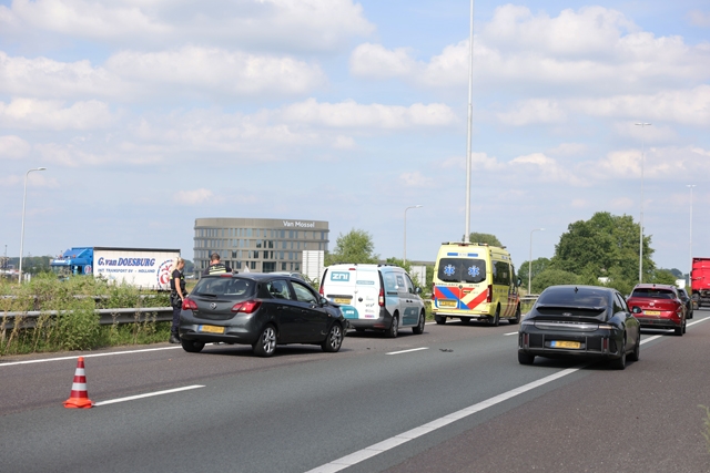 Kop-staartbotsing op A59 zorgt voor file richting Drunen