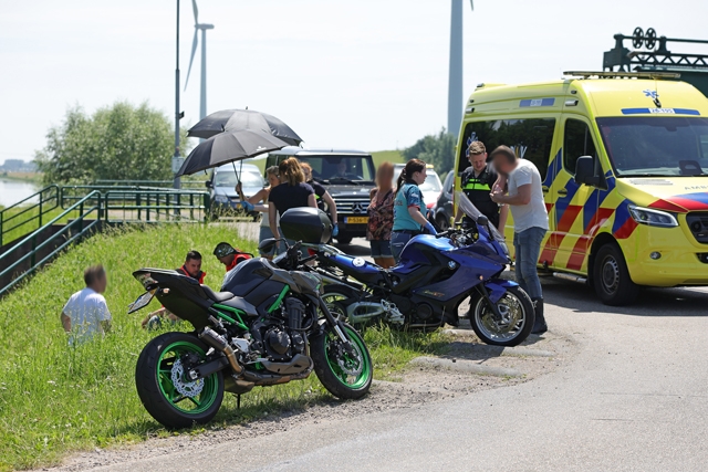 Twee motorrijders gaan onderuit in bocht op Heusdenseweg