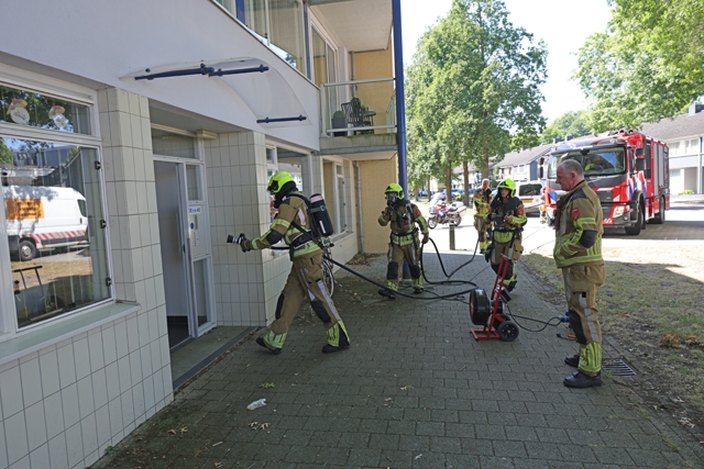 Keukenbrand in flat Van Wielesteinstraat: woningen ontruimd door hevige rookontwikkeling