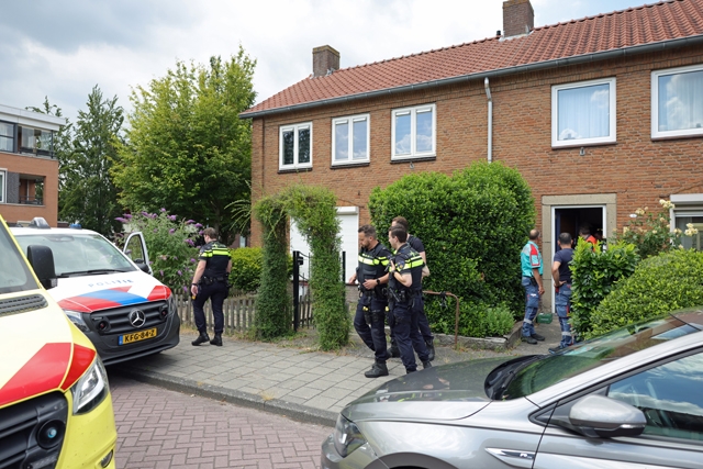 Grote inzet van hulpdiensten bij medische noodsituatie in Alberdingk Thijmstraat