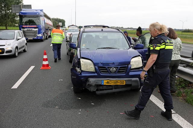 Kettingbotsing in spitsfile op A59 zorgt voor flinke vertraging richting Drunen